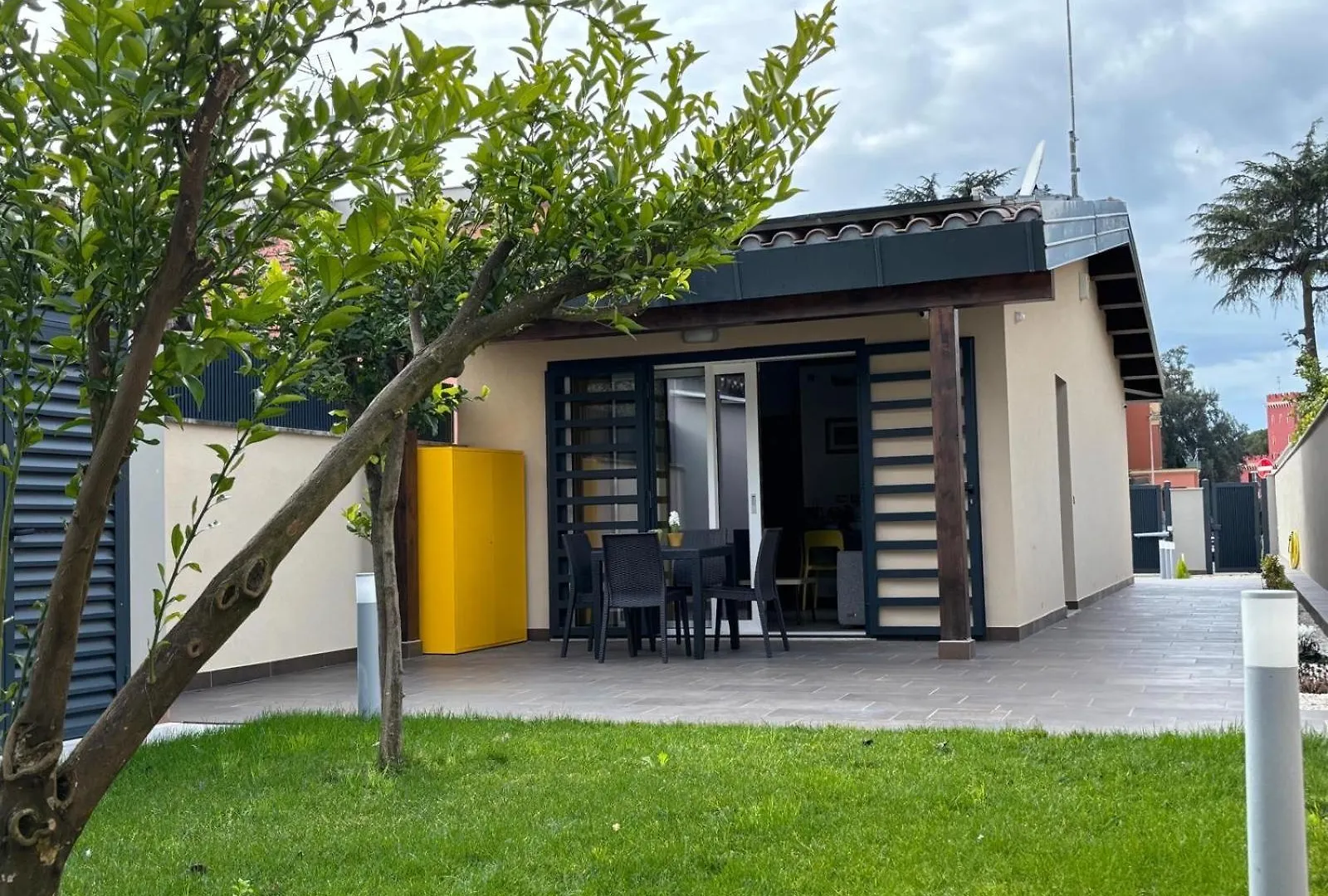 Villino Ancillotto With Garden And Parking Motorcycle Space Rome