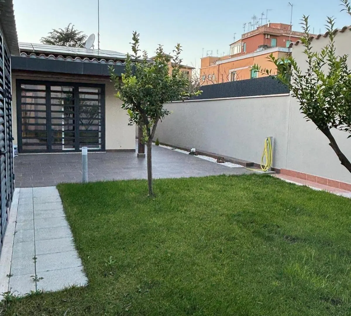 Vila Villino Ancillotto With Garden And Parking Motorcycle Space Řím